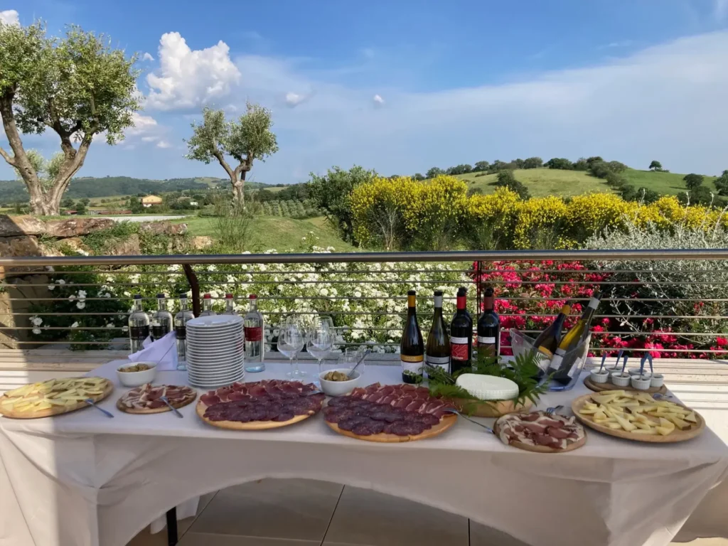 Brunch vitivinícola en Purovino, entre viñedos y mar — Magliano in Toscana