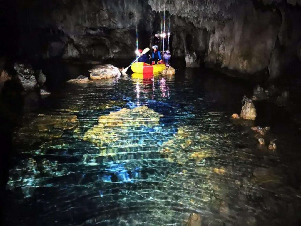 Speleologische verkenning van de Grotta dell'Argentario in Orbetello — Orbetello