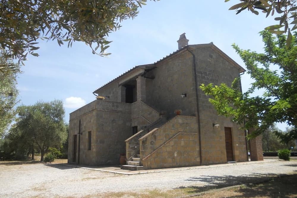 Farmhouse Tenuta Roccaccia — Pitigliano, Tuscan Maremma