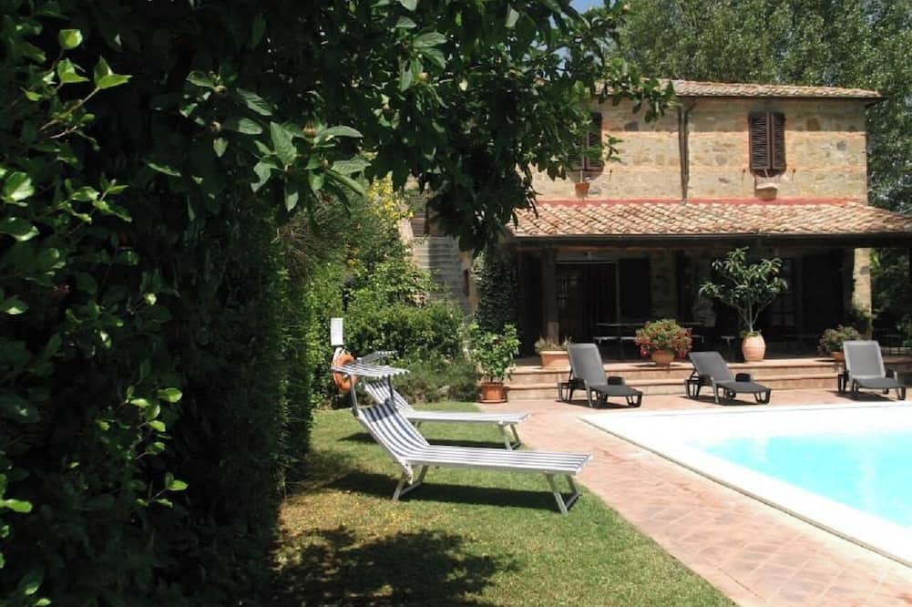 Landvilla mit Pool für Familien und Haustiere