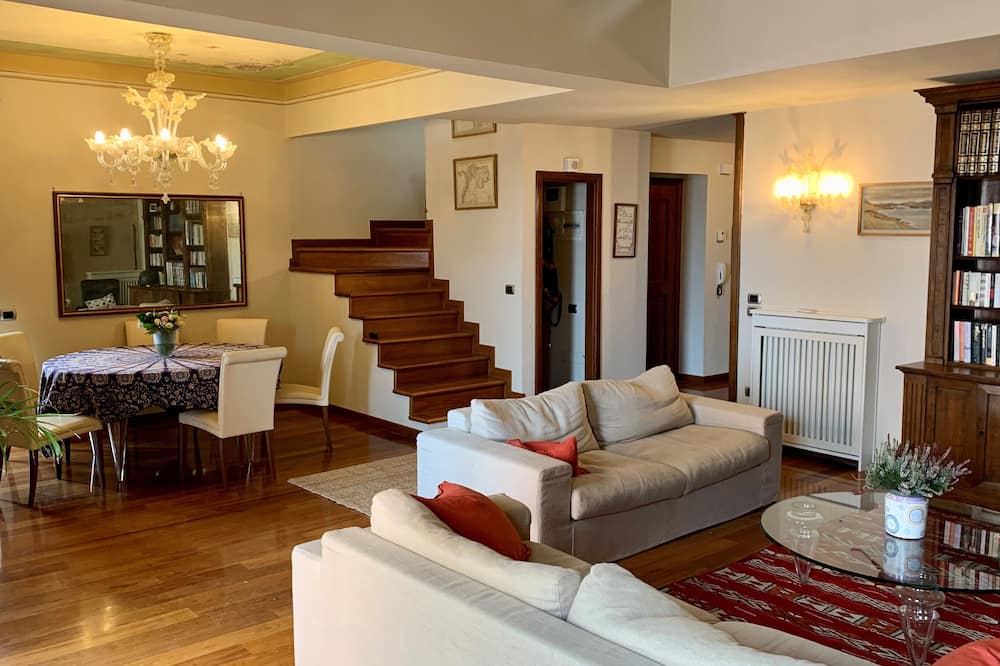 Appartement historique spacieux avec terrasse sur le toit