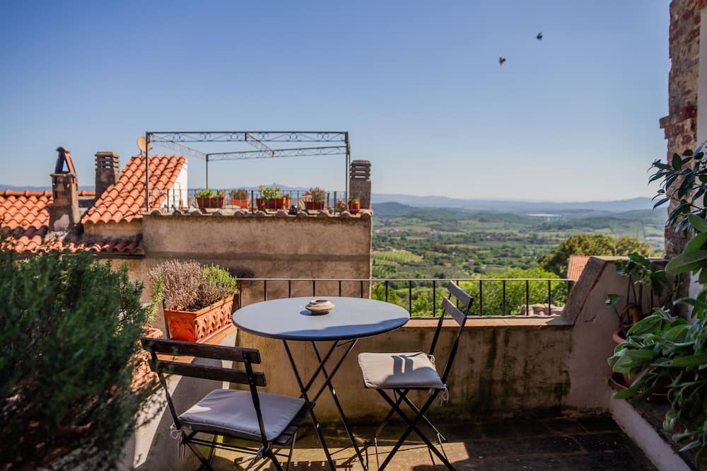The Nest, Vetulonia