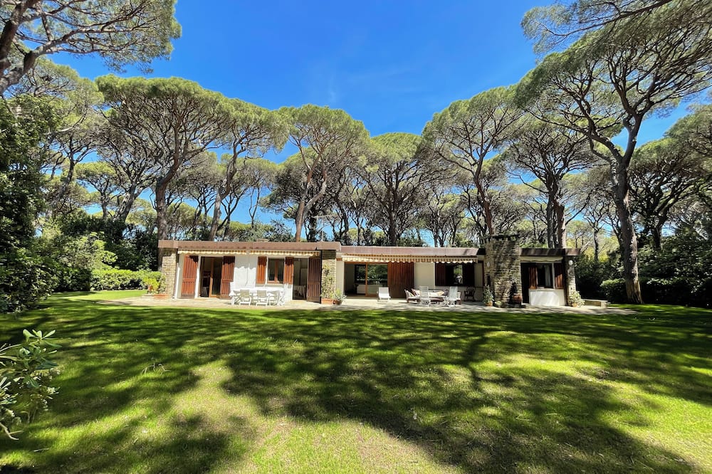 Villa nella pineta di Roccamare