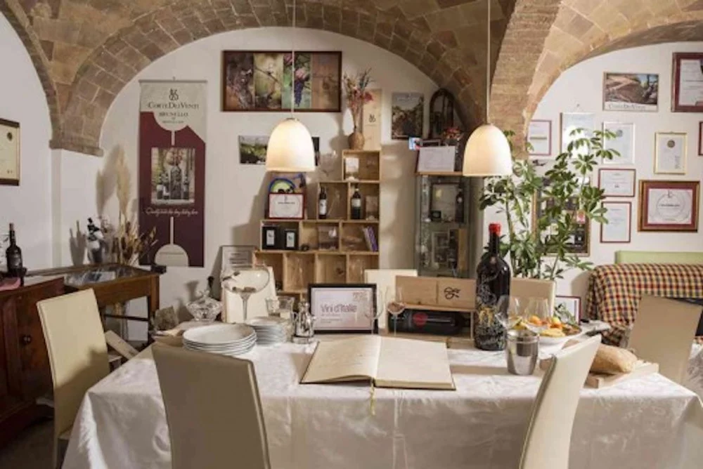 Degustación de Brunello y de productos típicos en la Corte dei Venti en Montalcino — Montalcino