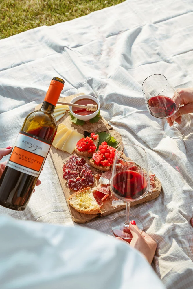 Wijn- en lokale productenproeverij bij het domein Begnardi, midden in het landschap van de Maremma — Civitella-Paganico