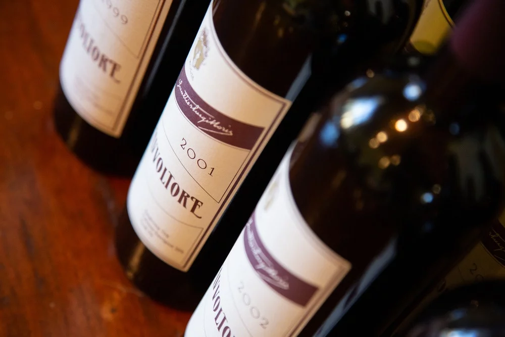 Degustazione verticale del vino Avvoltore presso Morisfarms — Massa Marittima