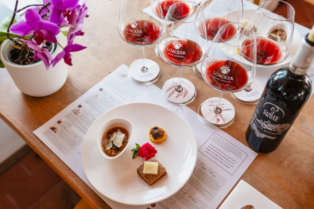 Visita à cave e degustação gastronômica de Brunello Vertical na Tenuta Corte Pavone em Montalcino — Montalcino