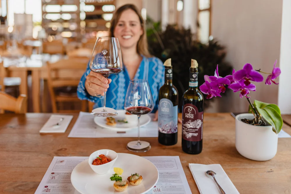Begeleid bezoek aan de kelder en proeverij van gastronomische producten bij Tenuta Corte Pavone in Montalcino — Montalcino