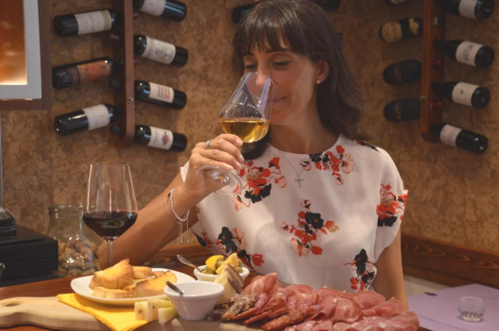 Visita guiada a pé sobre o tema da gastronomia e do vinho em Manciano, na Maremma — Manciano