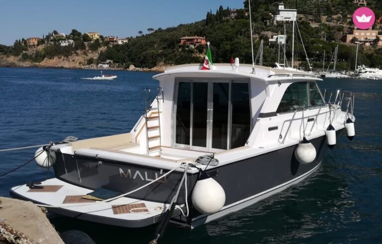 BERTRAM 35 ze sternikiem w Porto Santo Stefano