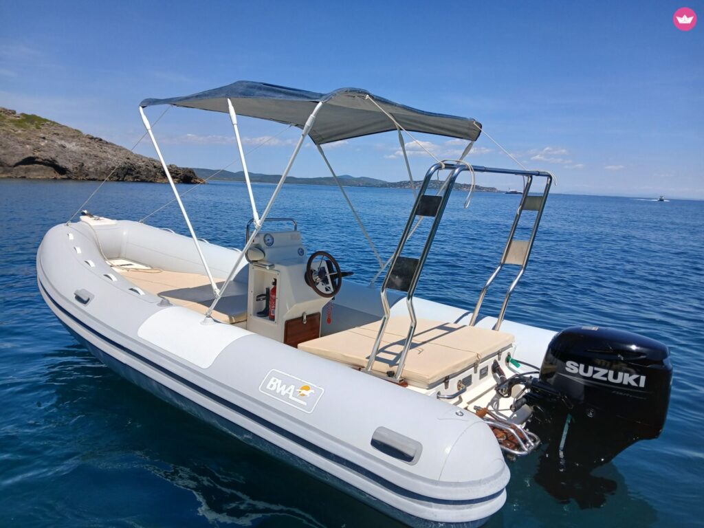 Bwa 5.60 senza patente a Porto Ercole — Porto Ercole