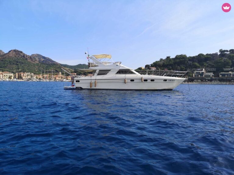Fairline Fly 50 in Follonica
