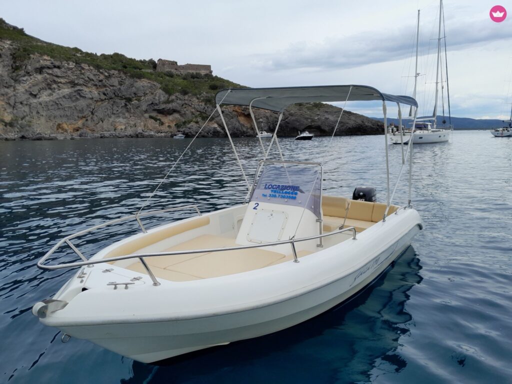 Gaia 170 bez patentu w Porto Ercole — Porto Ercole
