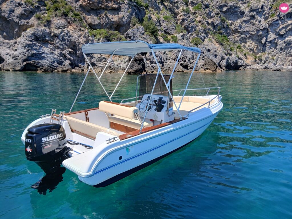 Gobbi Fisherman senza patente a Porto Ercole — Porto Ercole