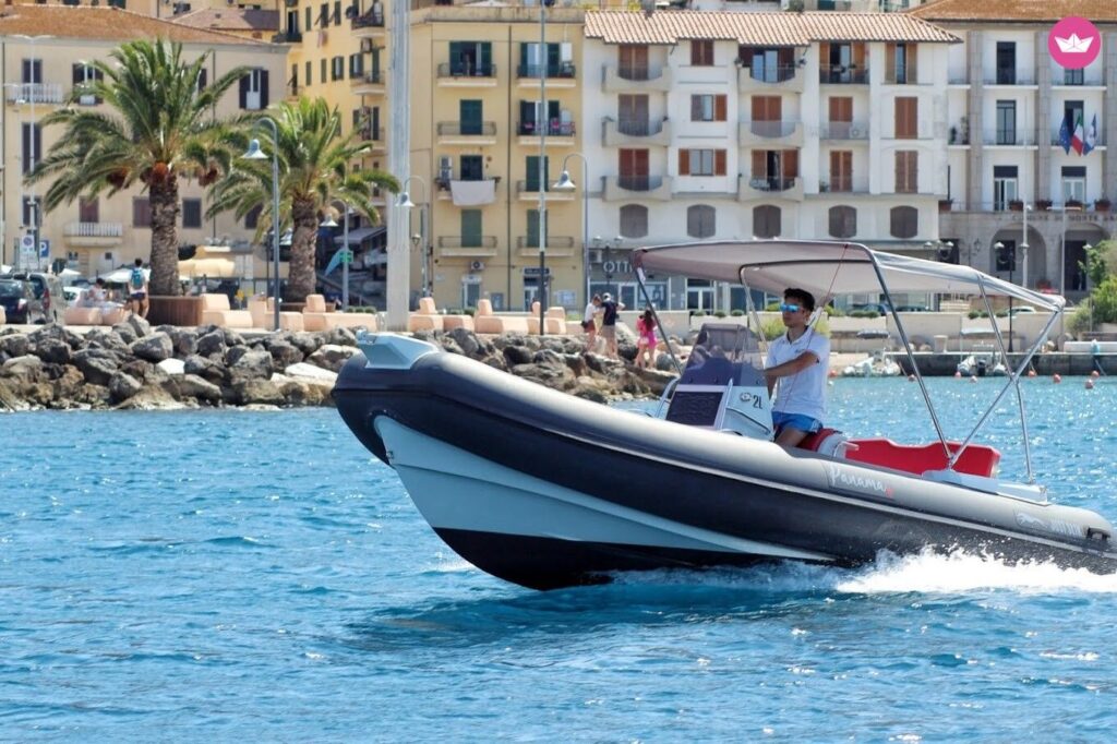 Just Silk Panama 18 TYPE VII (3) führerscheinfrei in Porto Santo Stefano — Porto Santo Stefano