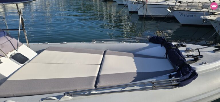 Lomac Mako G32 mit Skipper in Porto Ercole