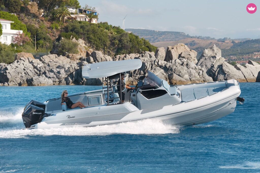 Ranieri International Cayman 33 Executive ze sternikiem w Porto Ercole — Porto Ercole