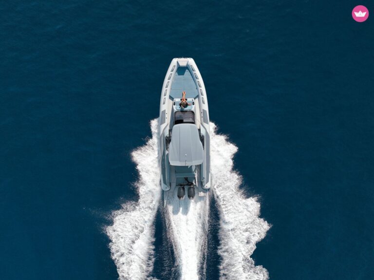 Ranieri International Cayman 33 Executive ze sternikiem w Porto Ercole