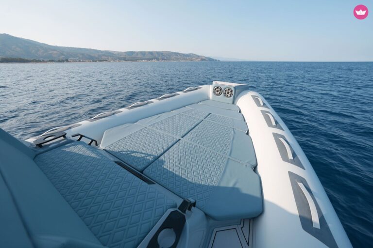 Ranieri International Cayman 33 Executive ze sternikiem w Porto Ercole