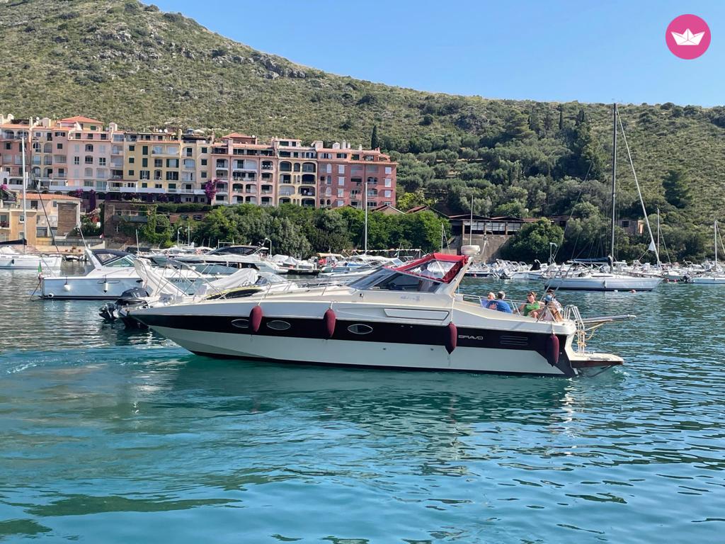 Riva BRAVO mit Skipper in Porto Santo Stefano — Porto Santo Stefano