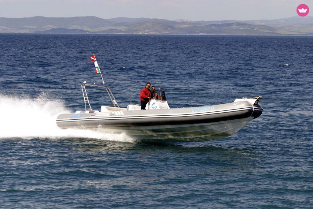 Sacs Marine S33 with skipper in Porto Santo Stefano — Porto Santo Stefano