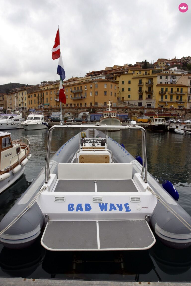 Sacs Marine S33 with skipper in Porto Santo Stefano