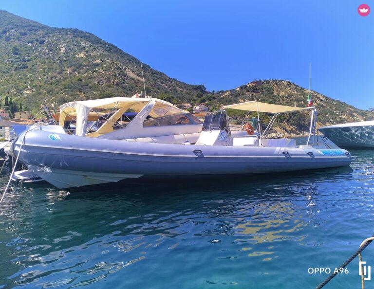 Sacs Marine S33 with skipper in Porto Santo Stefano