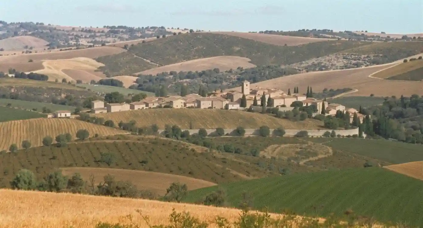 Paysage de Toscane illustrant le choix entre un voyage en Toscane et en Ombrie